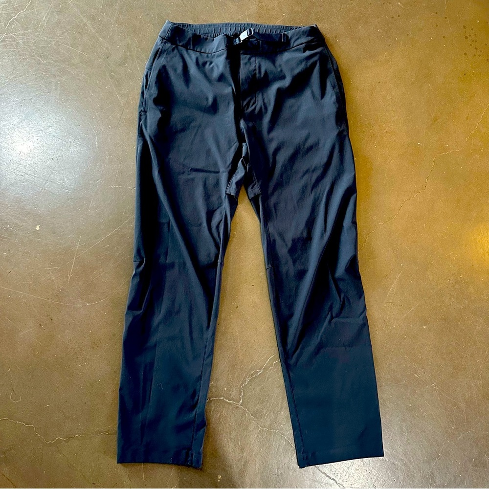 Lululemon Men’s Relaxed Fit Belted Stretch Pant